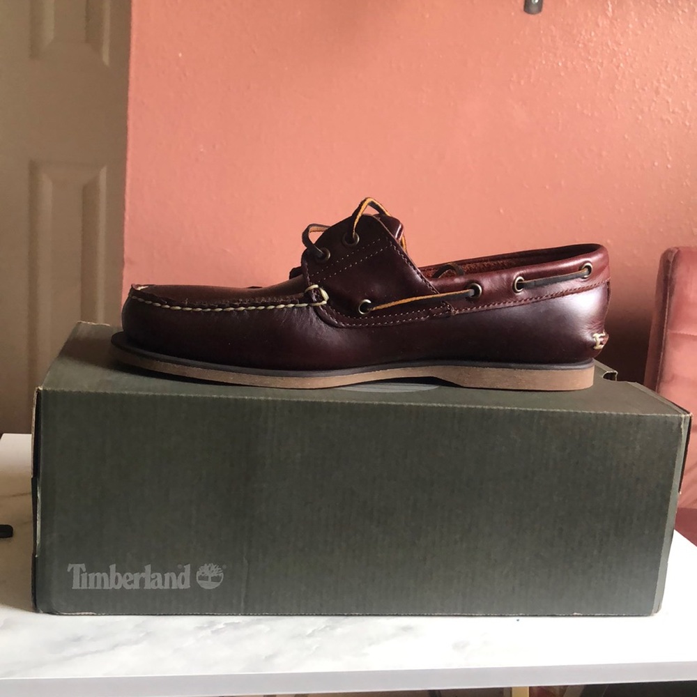 New Timberland classic 2-eye lace up Boat shoe medium brown Size 10.5 in box